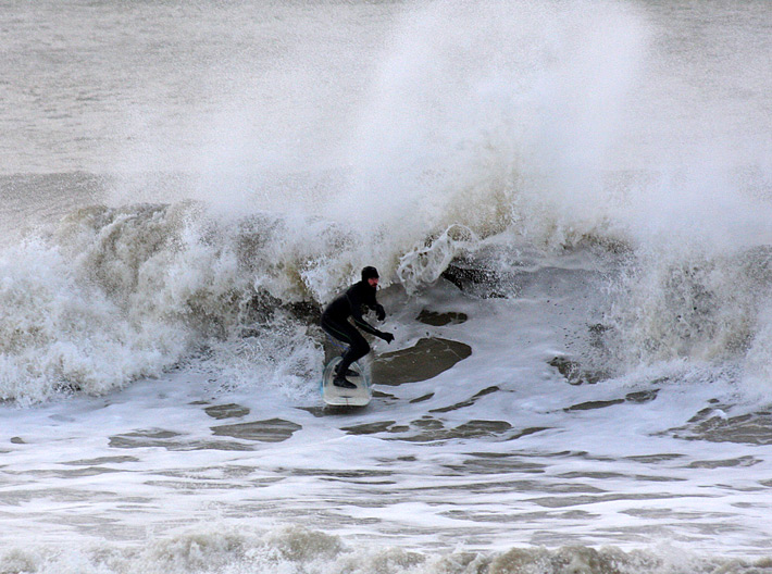 Surfing the west pier Brighton